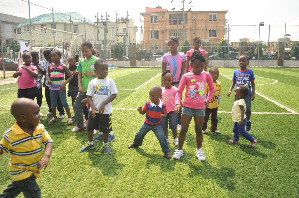 The children dancing 